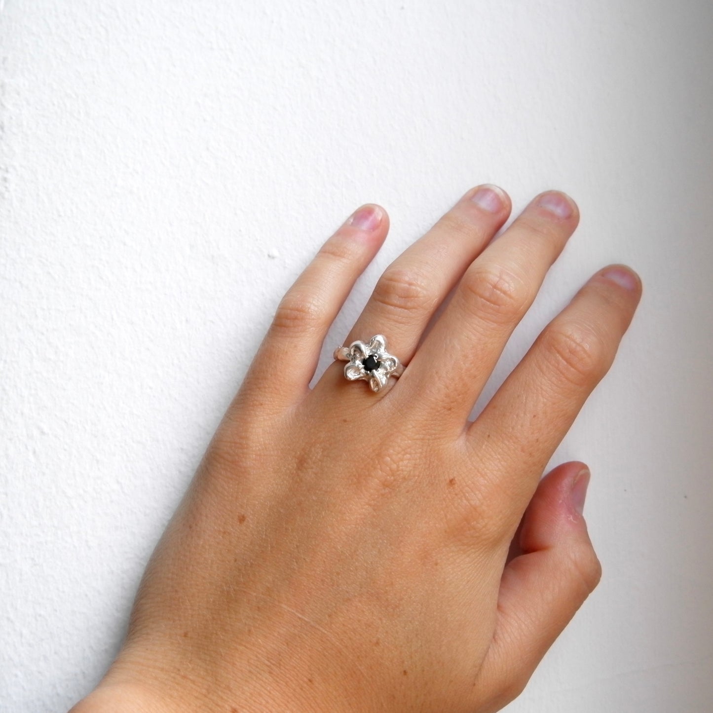 Bague Mini Bloom Noir.
