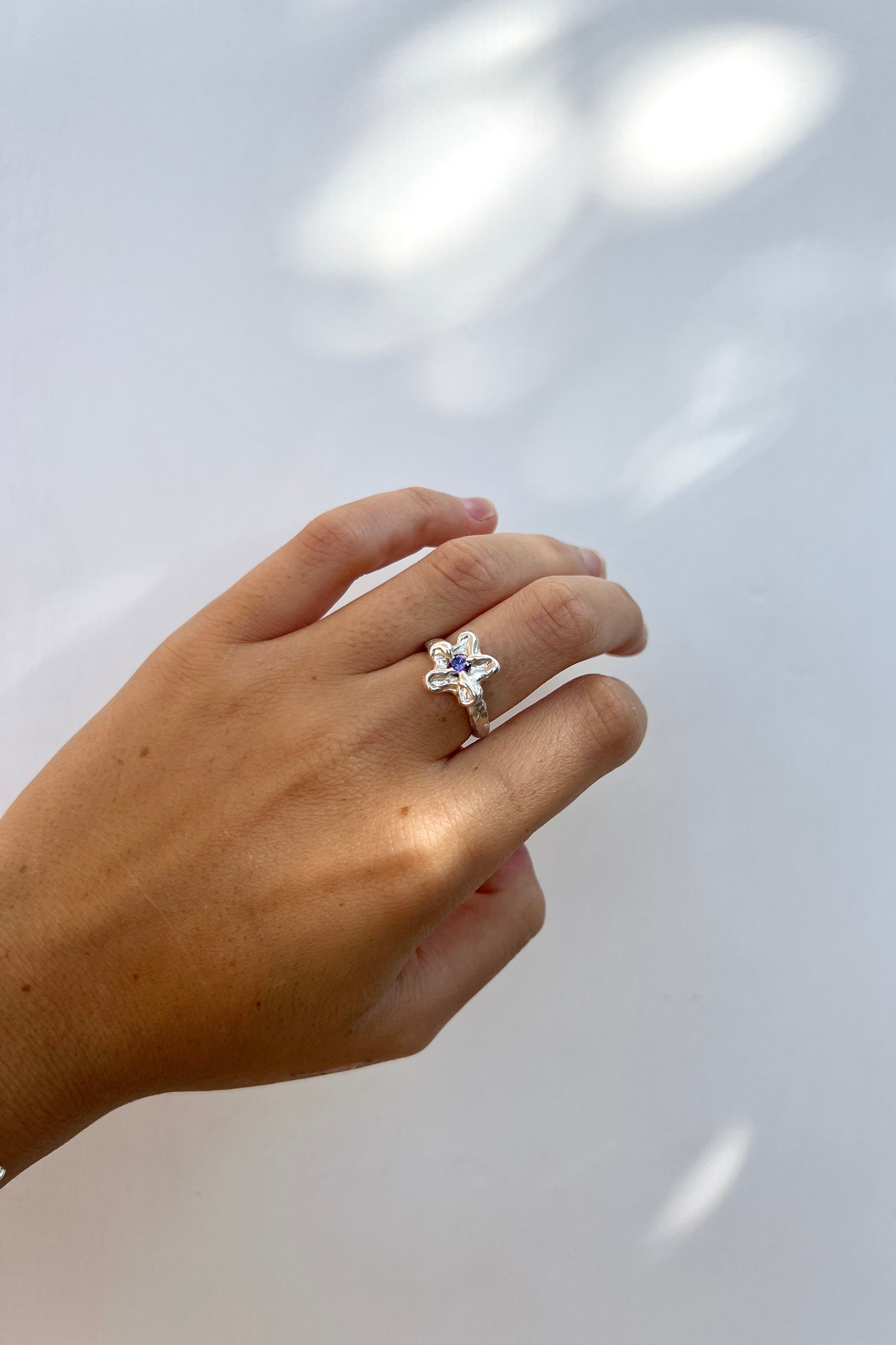 Bague Mini Bloom Mauve Foncé.