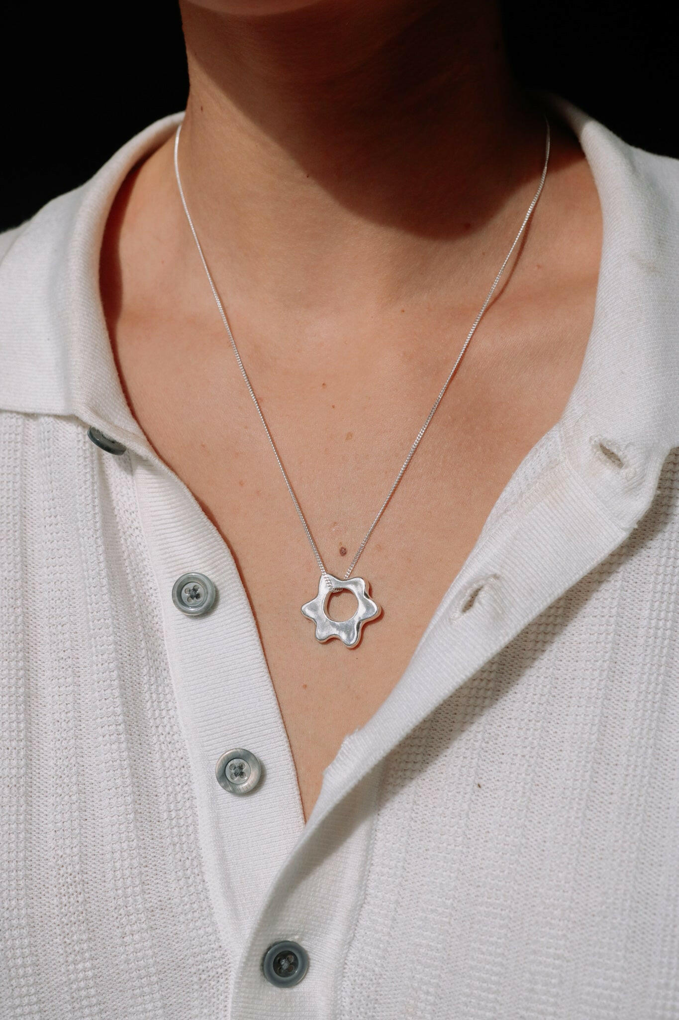 Collier Bloom.