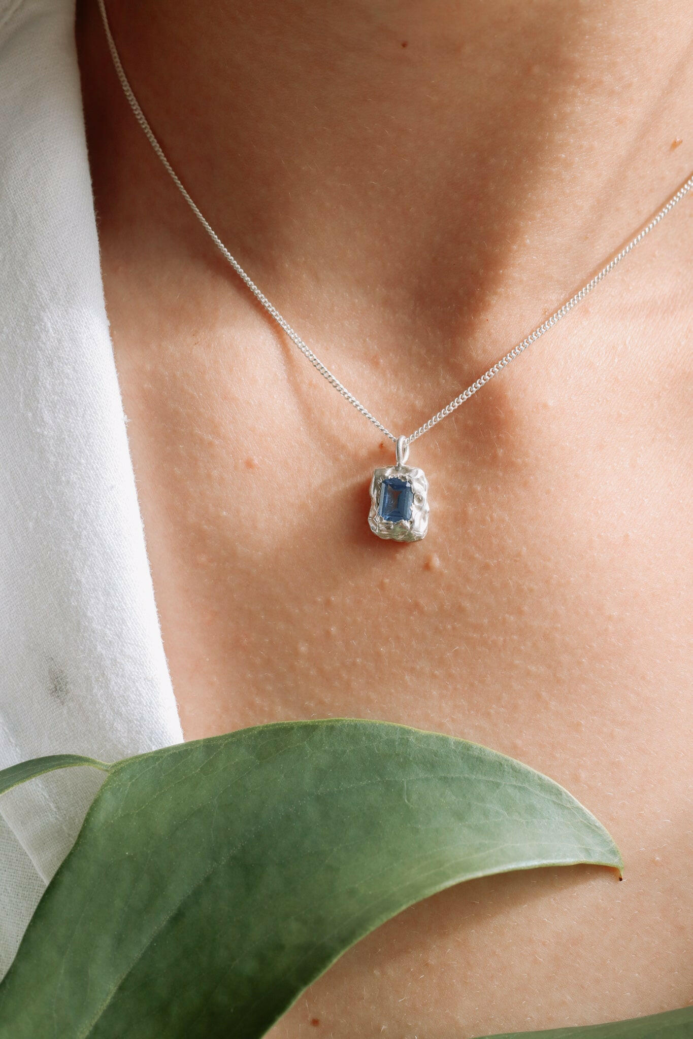 Collier Lava Bleu.