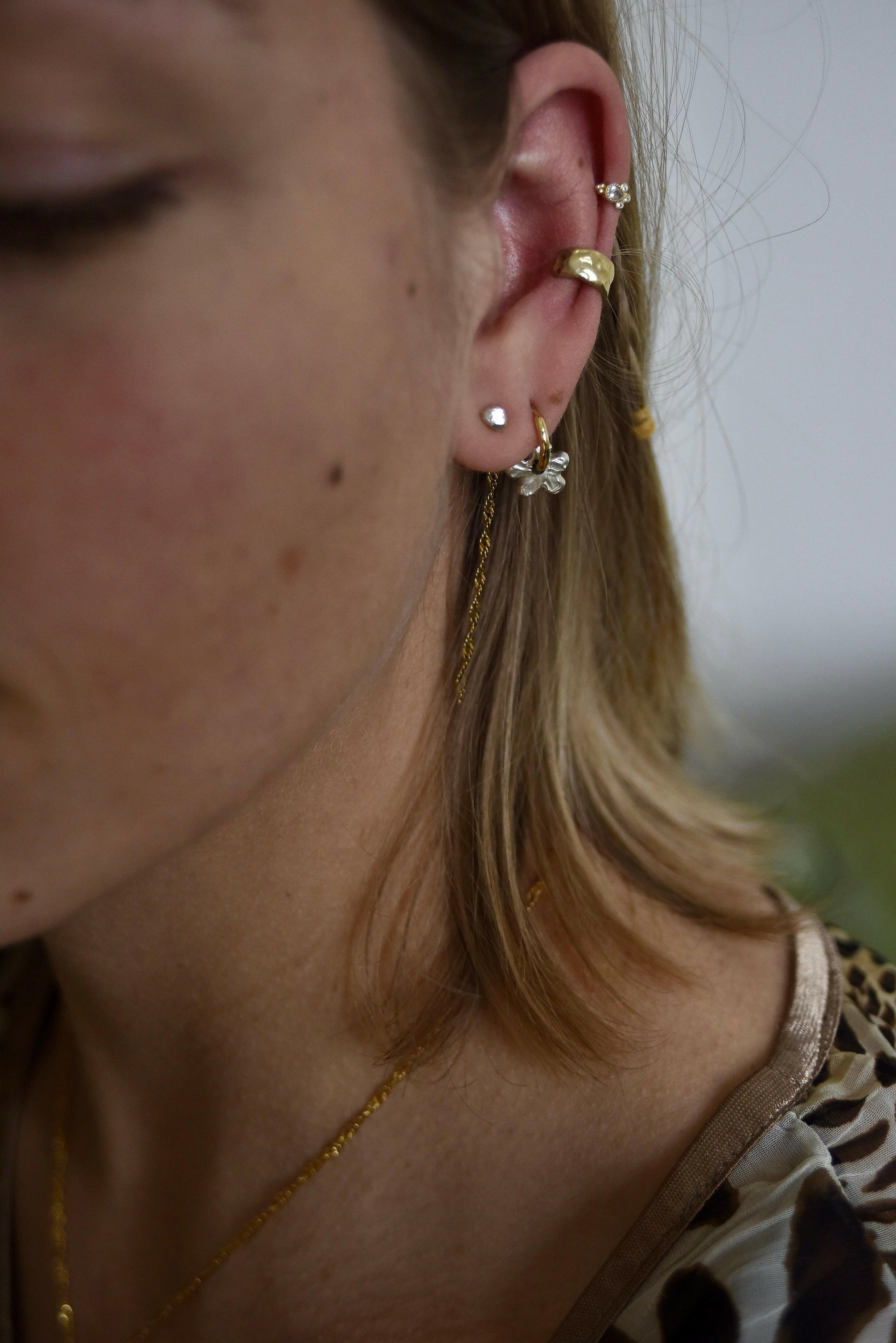 Earcuff.