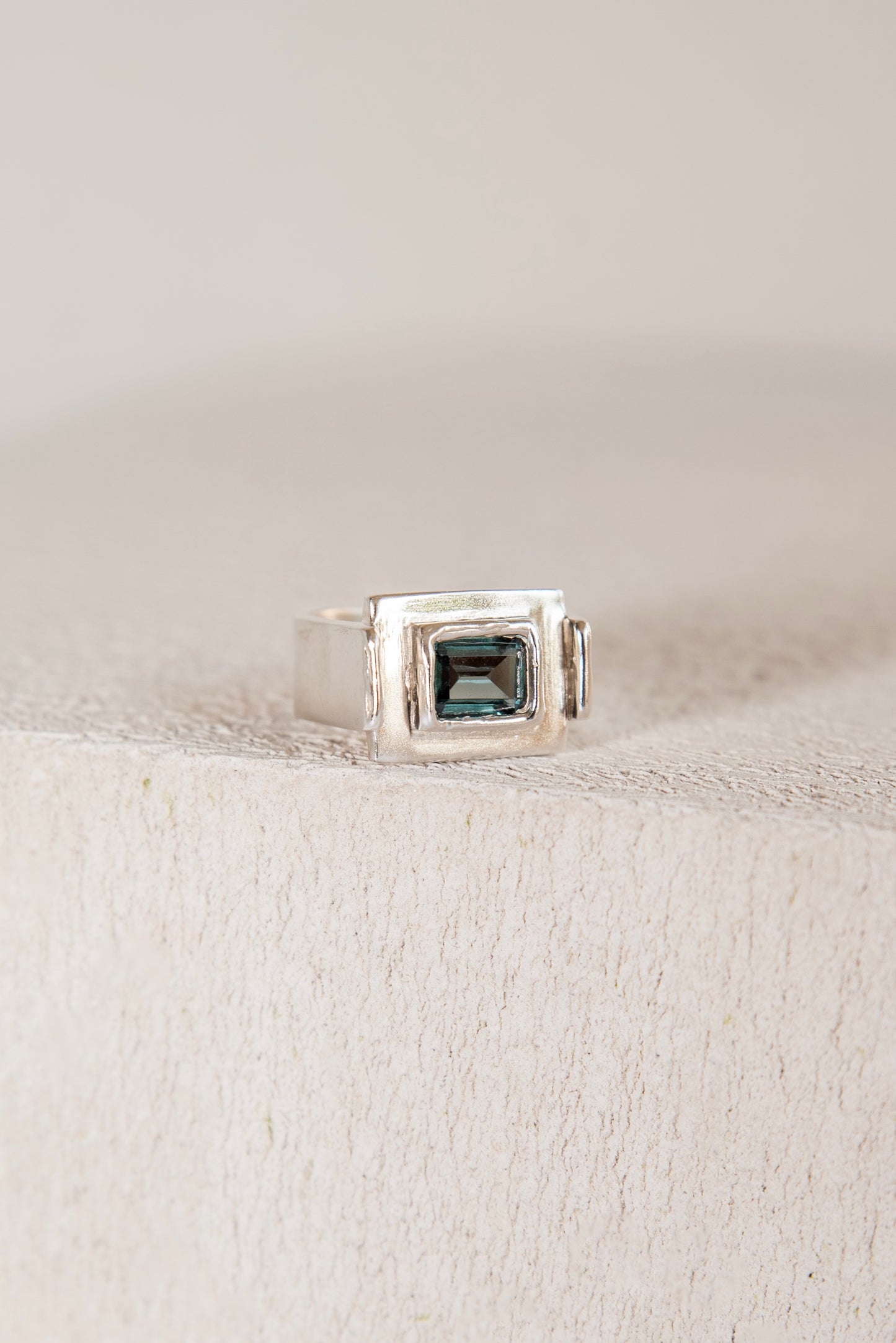 Bague Art Deco Vert.