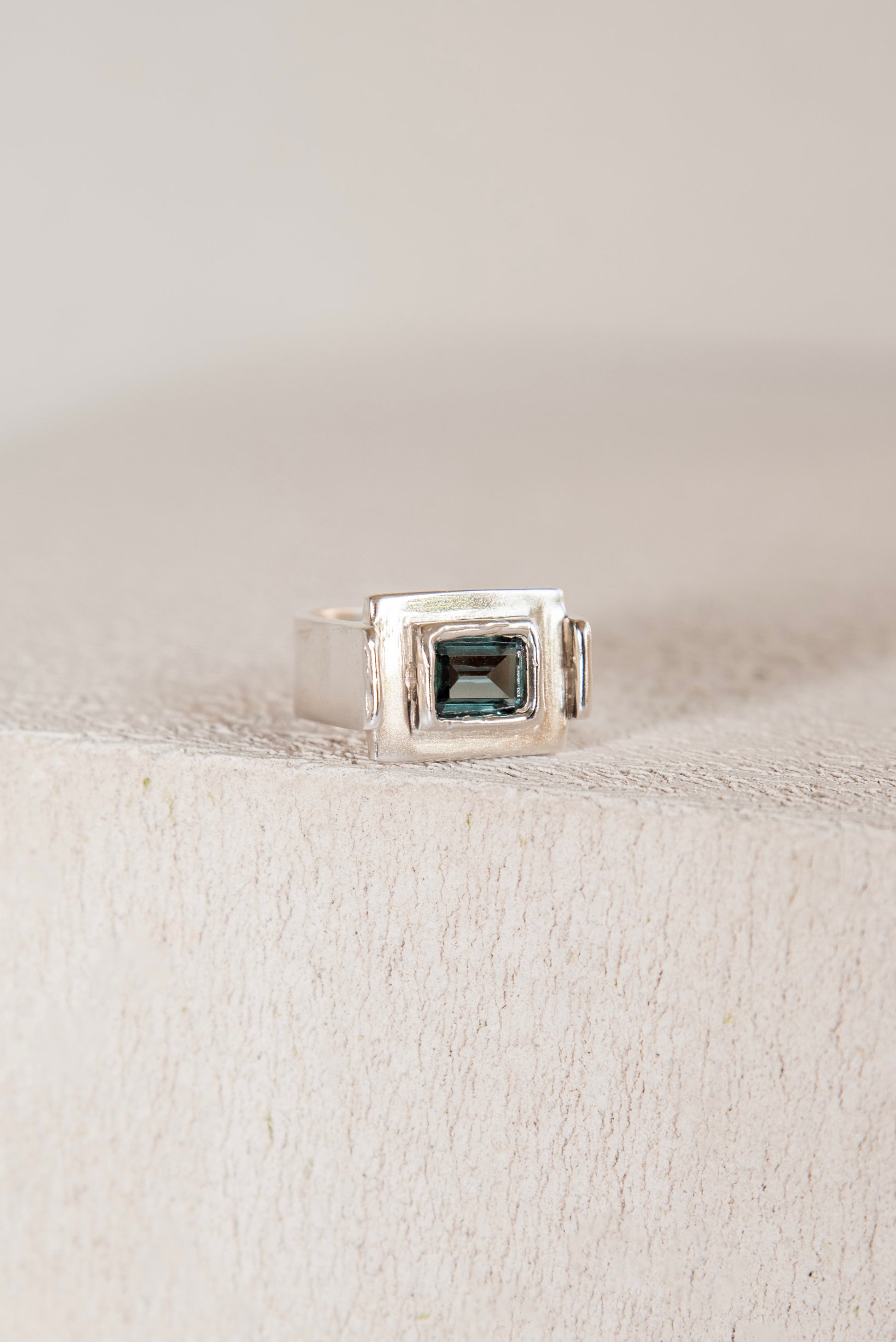 Bague Art Deco Vert.