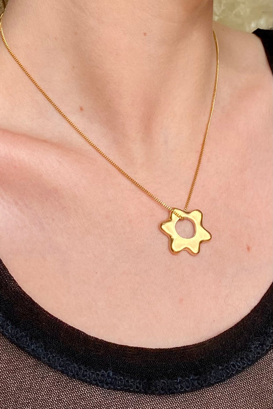 Collier Bloom.