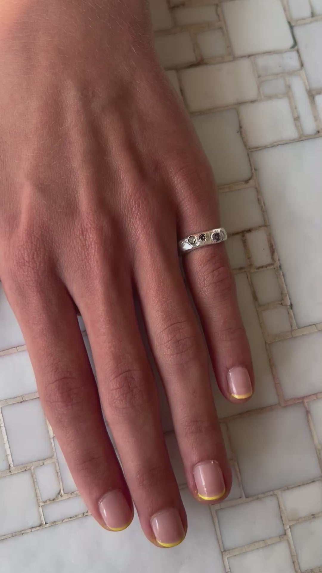 Bague baby Lava.