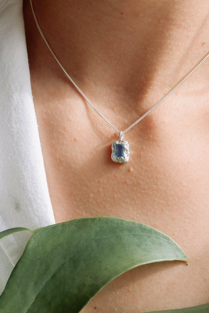 Collier Lava Bleu.