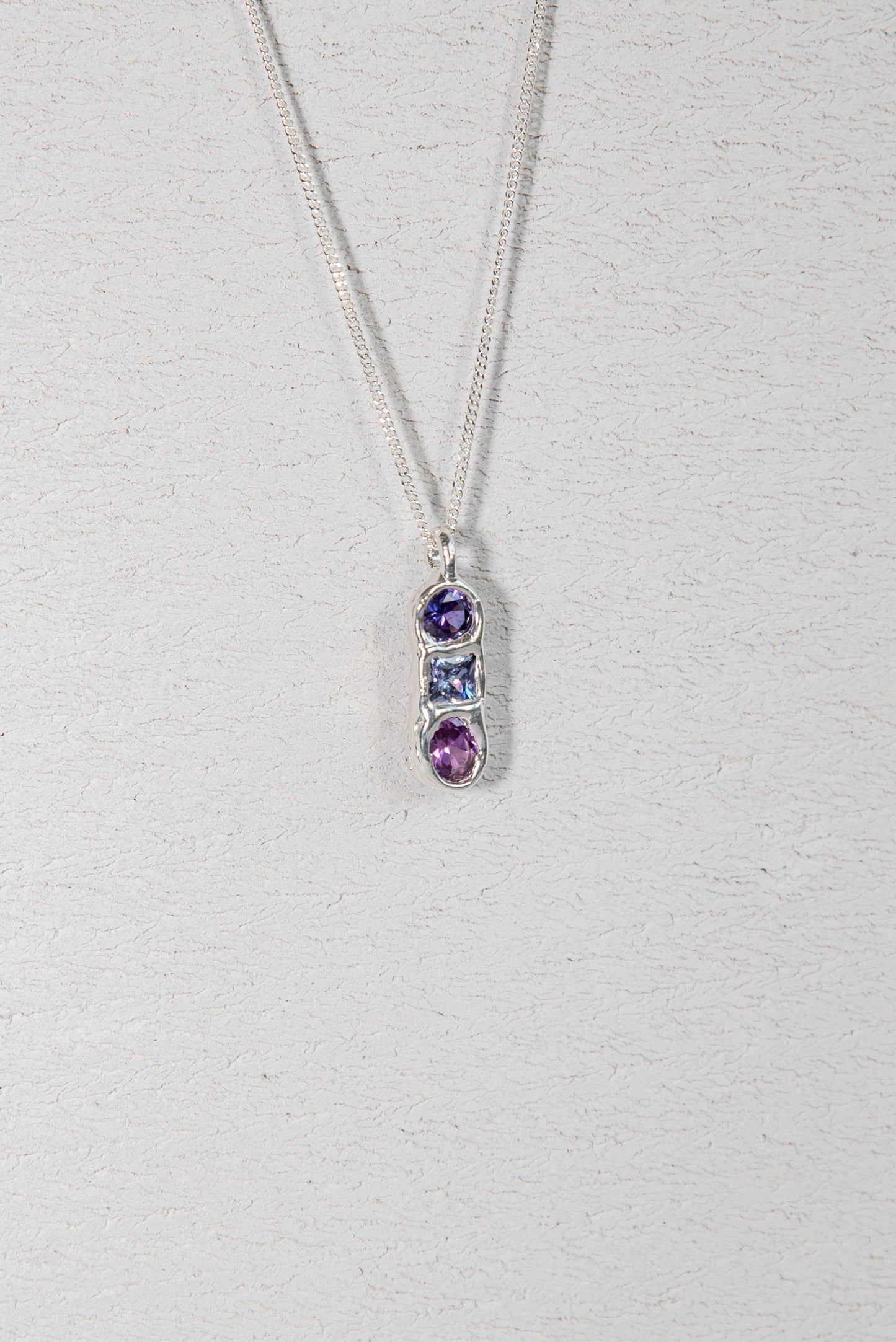 Collier Kaïa Mauve.