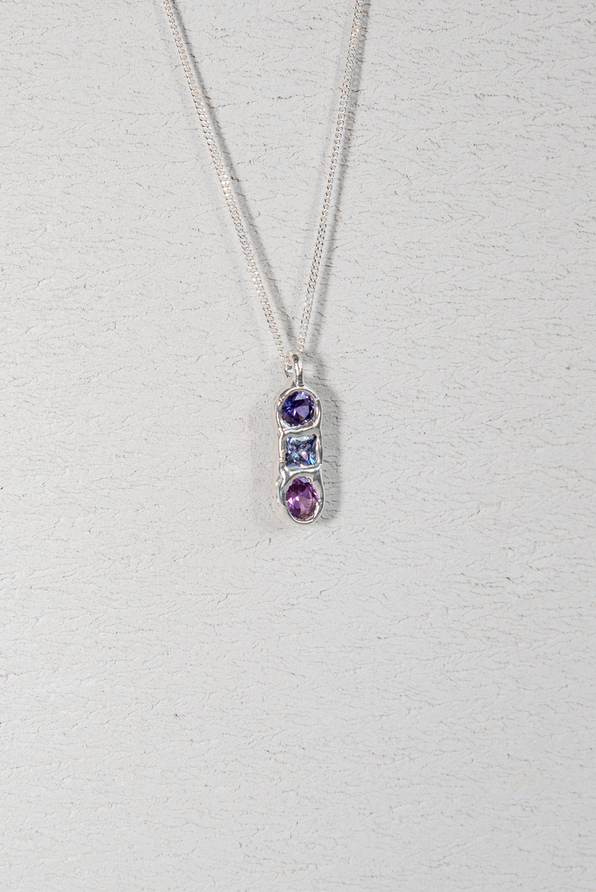 Collier Kaïa Mauve.